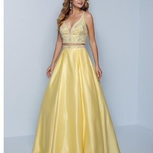 SPLASH PROM by Landa Elegant Yellow Evening Gown size 8 runs small. New